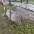 Foto: gehweg ist im sehr schlechten zustand 